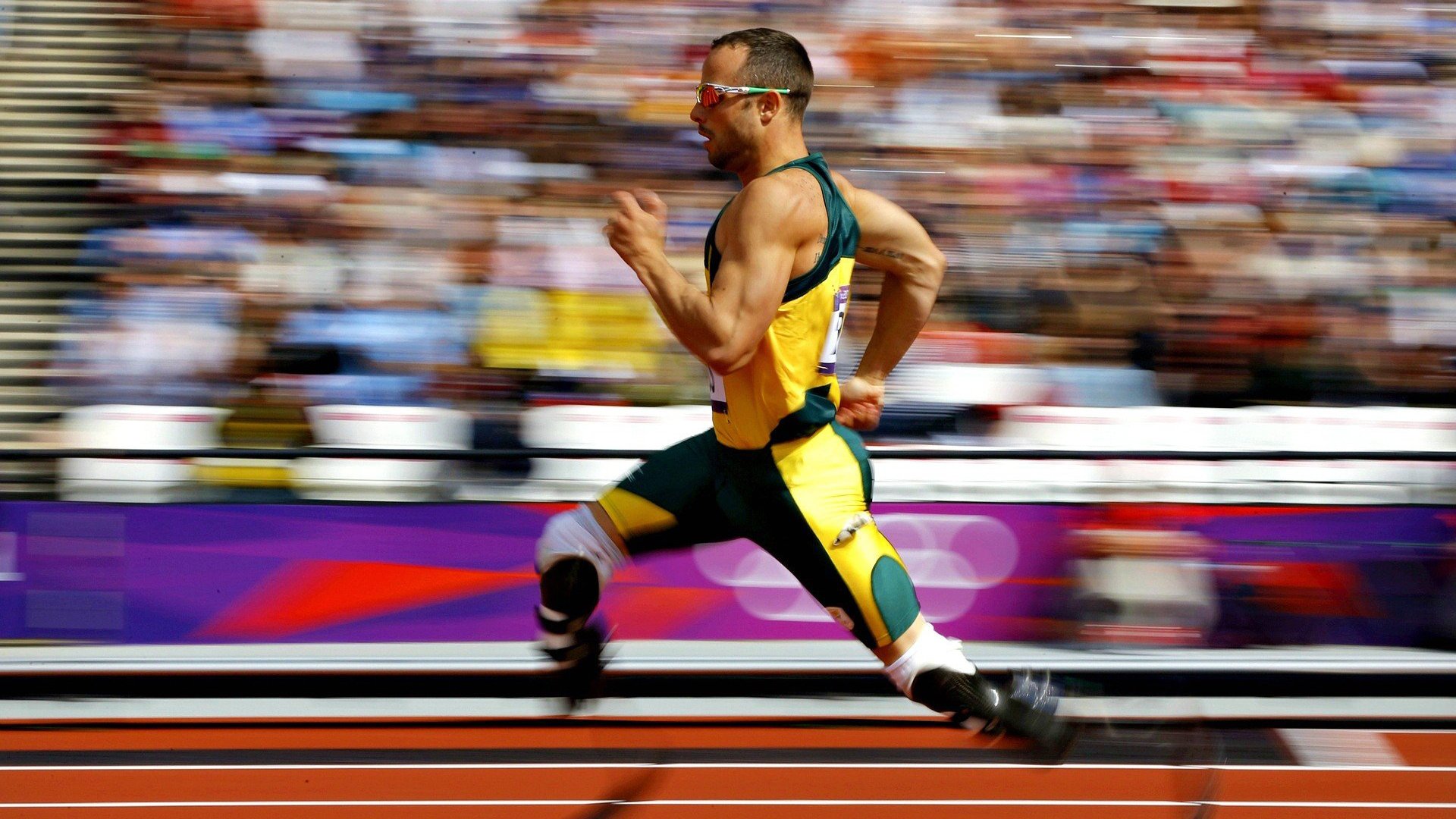 里根·史密斯泳姿优雅引发媒体关注，里根 史密斯