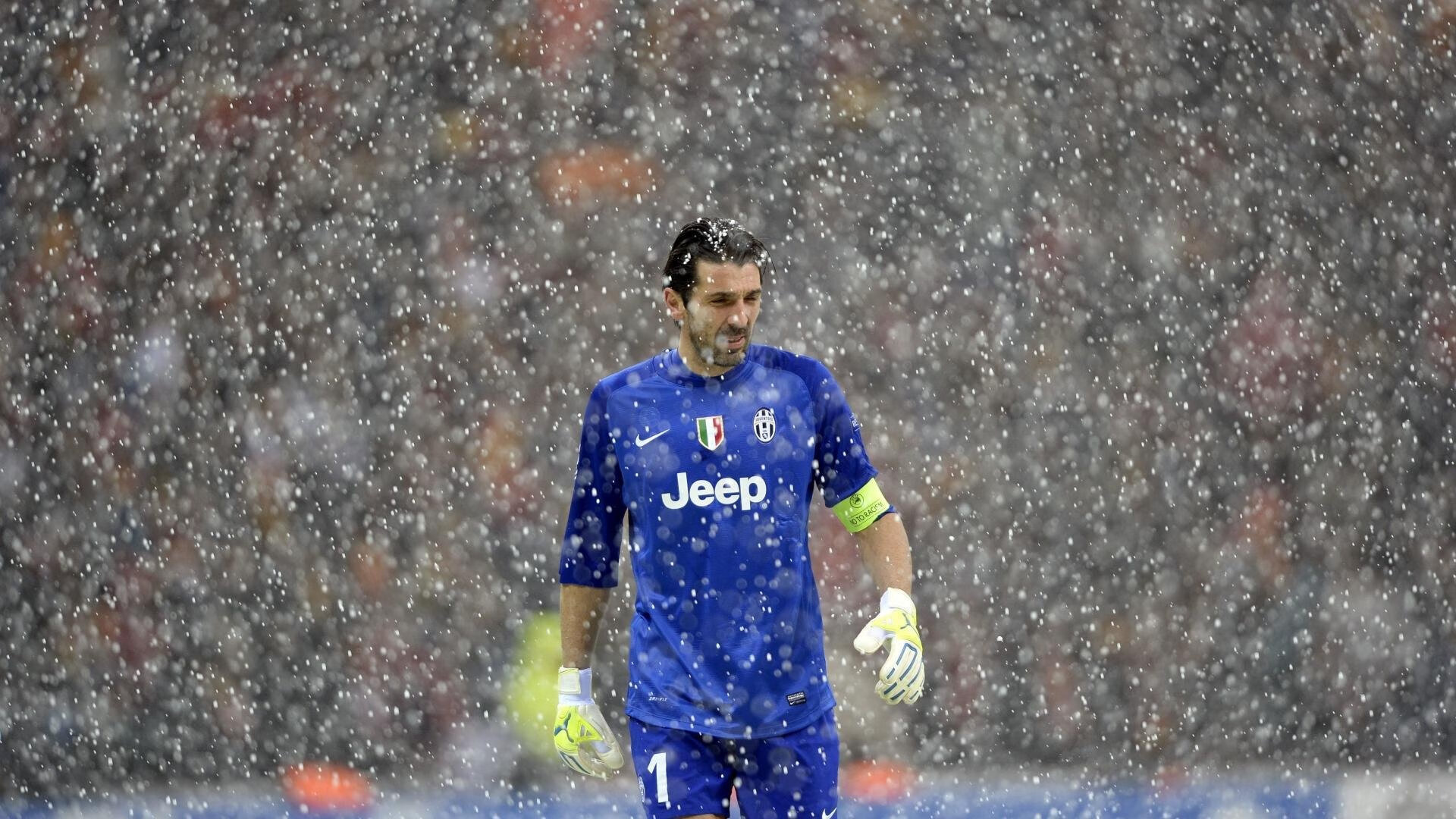 米兰双雄奋勇争冠，意甲走向高潮